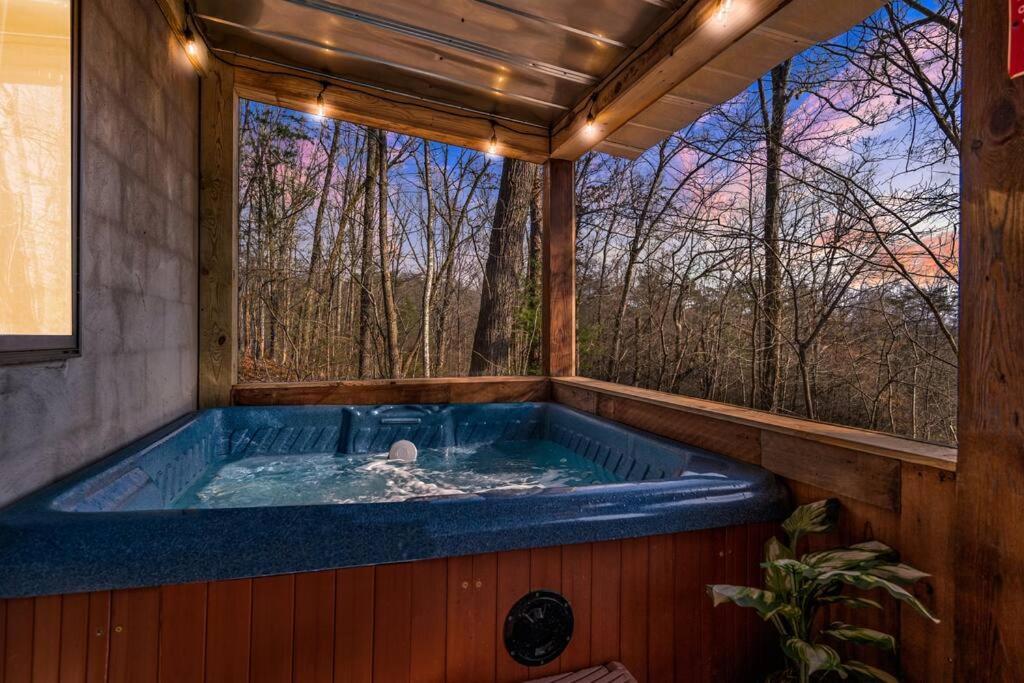 The Family Stone Luxe Cabin Sleeps 12 Hot Tub Dogfriendly Dollywood 비둘기 포지 외부 사진