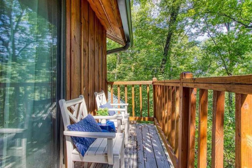 The Family Stone Luxe Cabin Sleeps 12 Hot Tub Dogfriendly Dollywood 비둘기 포지 외부 사진
