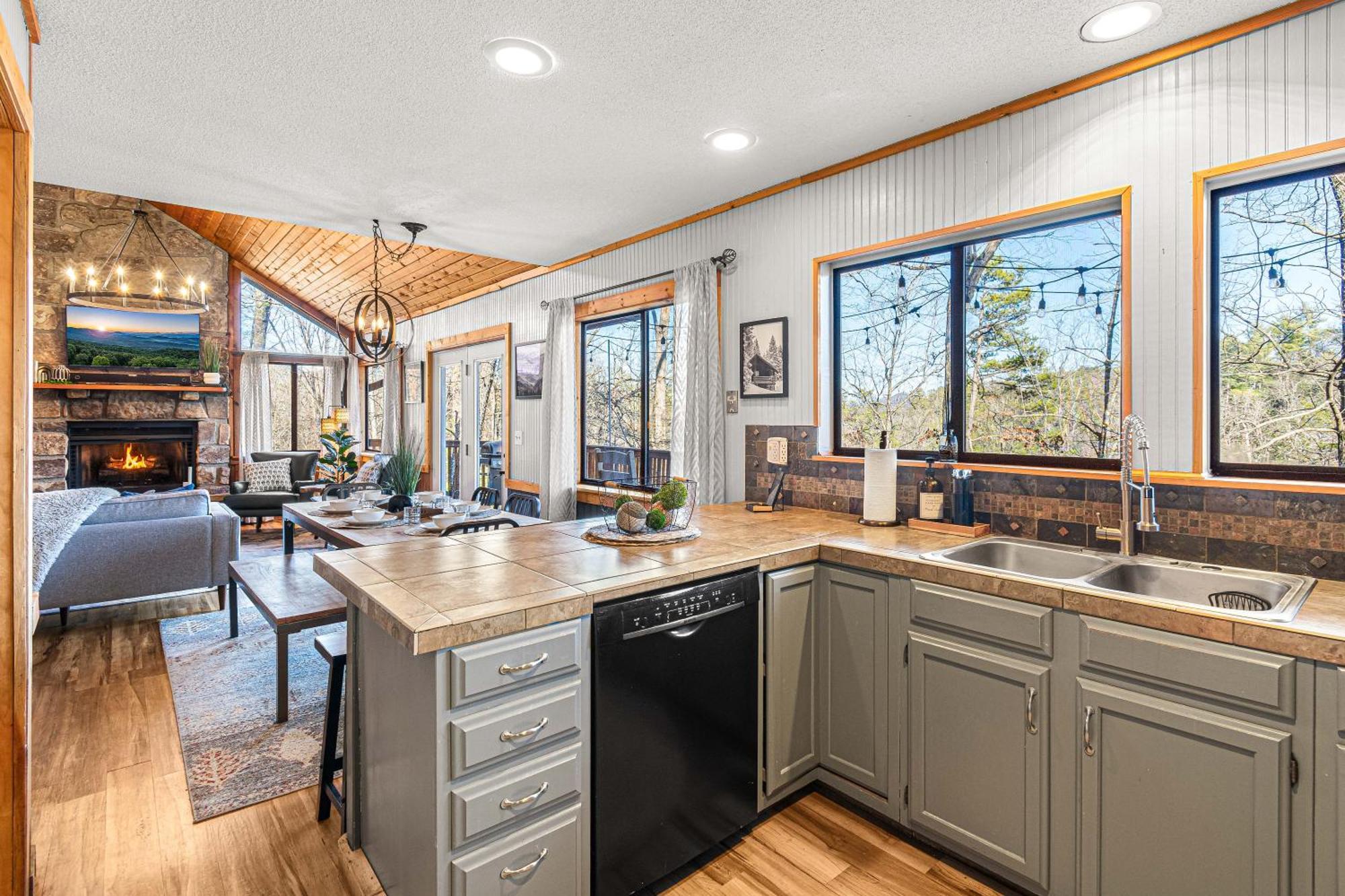 The Family Stone Luxe Cabin Sleeps 12 Hot Tub Dogfriendly Dollywood 비둘기 포지 외부 사진