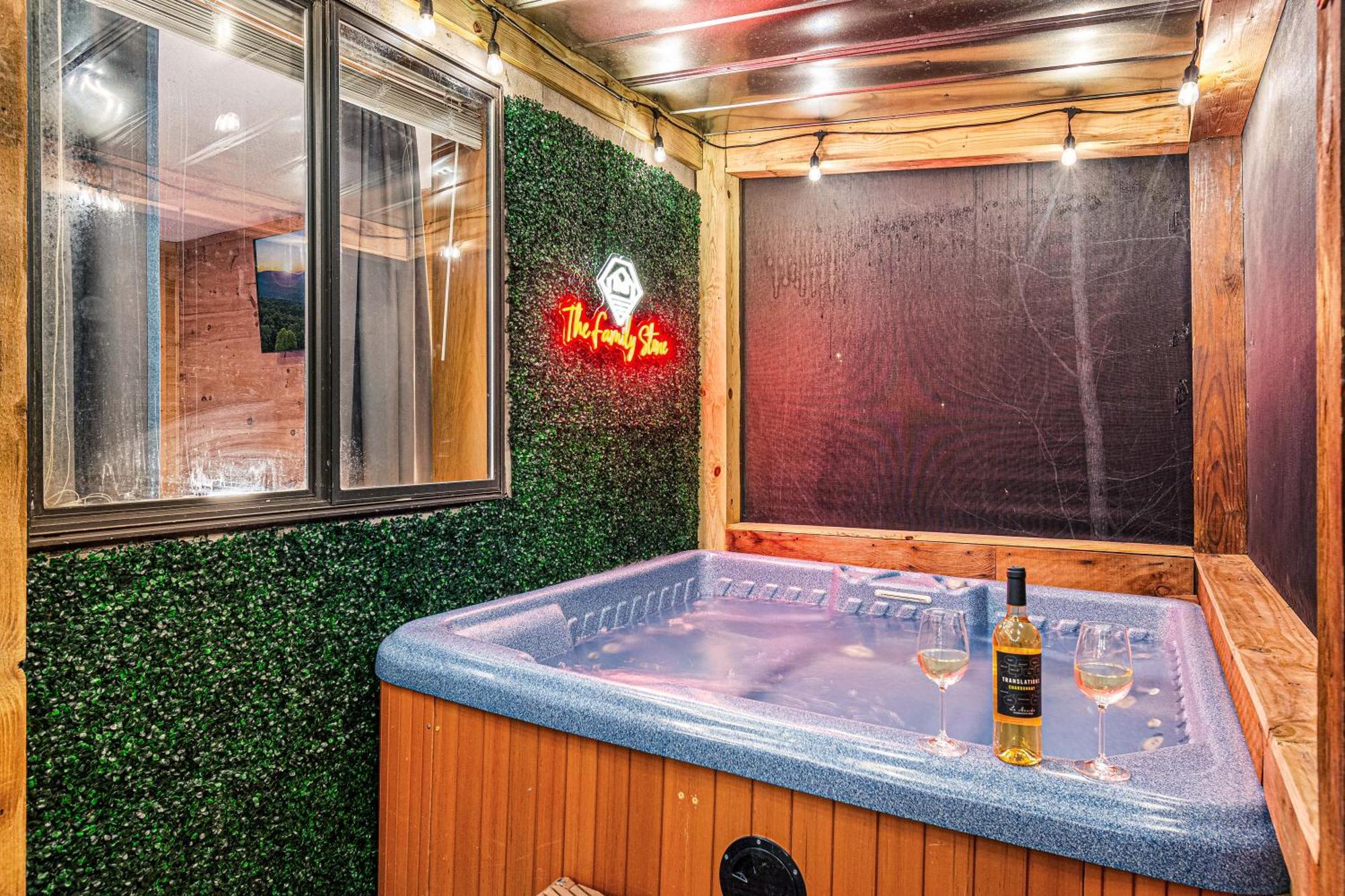 The Family Stone Luxe Cabin Sleeps 12 Hot Tub Dogfriendly Dollywood 비둘기 포지 외부 사진